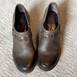 BORN Leather Clogs Mules Brown Womens 8 Braided manufactured distressing Comfort